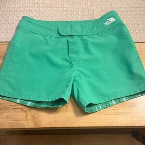 The North Face Green REVERSIBLE Women's Shorts (Size 4)
